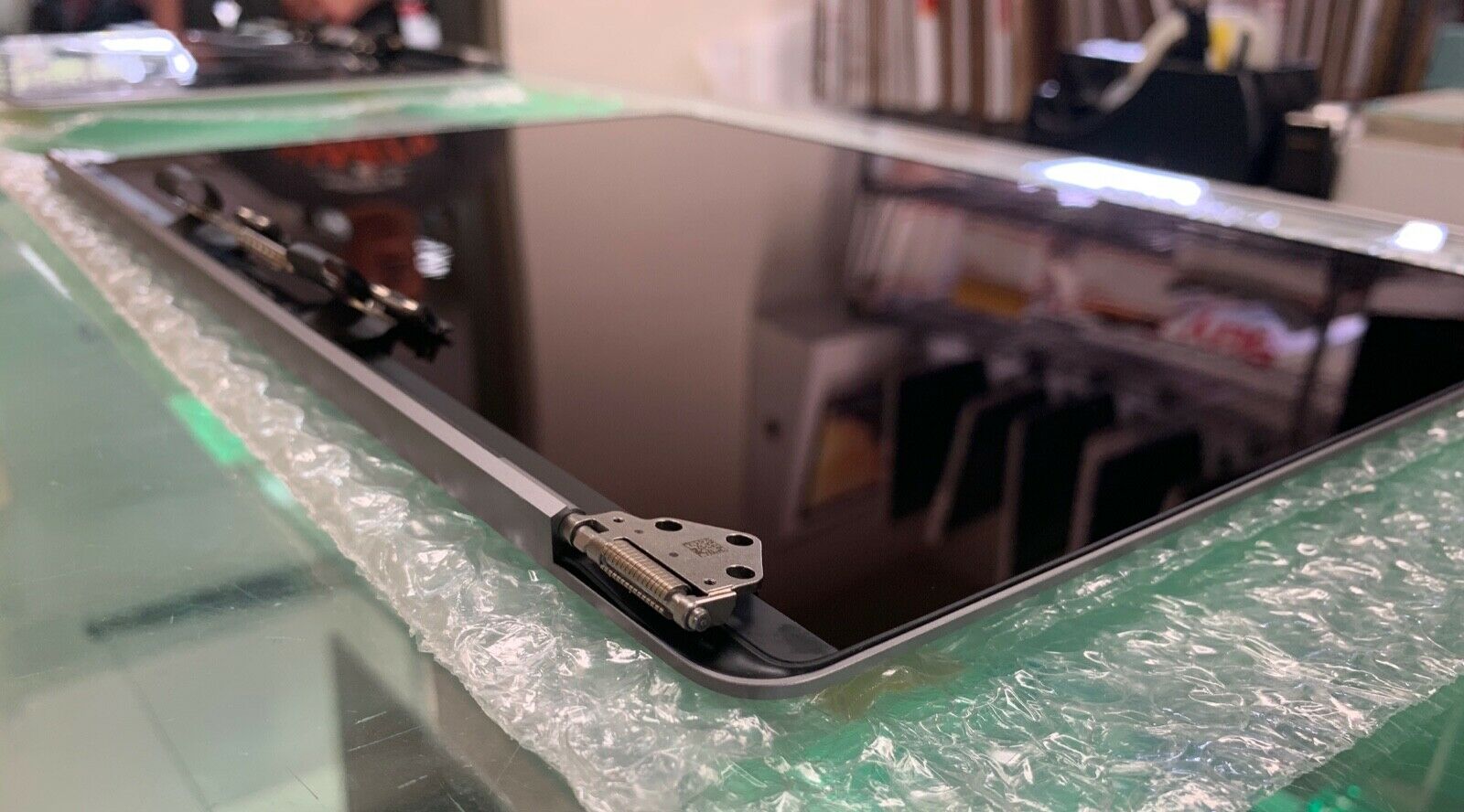 Màu Grey Tháo máy đẹp 98% không cứng móp