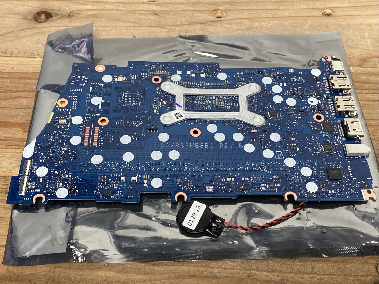 Main CPU i5-1235U VGA Share