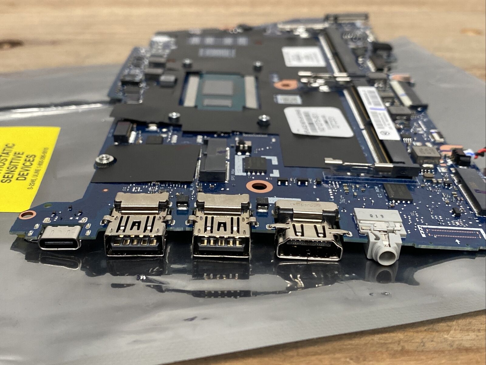 Main CPU i5-1235U VGA Share
