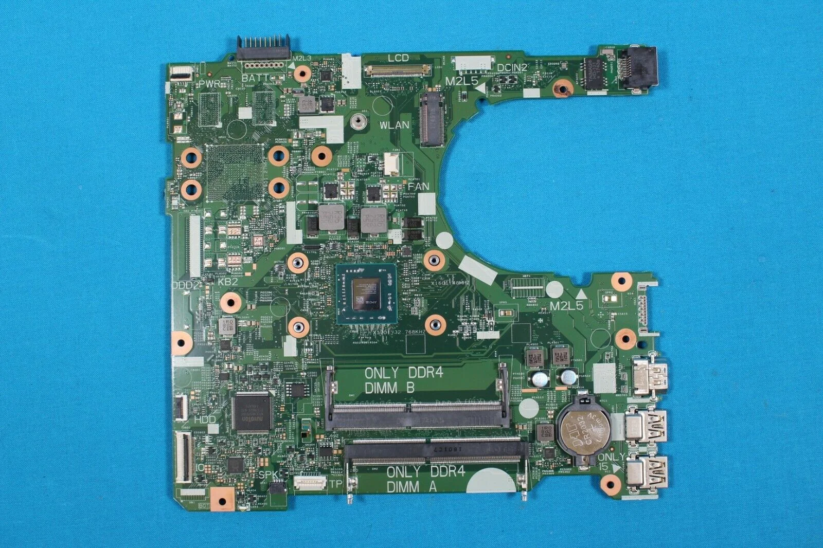 Main Dell Vostro 3565