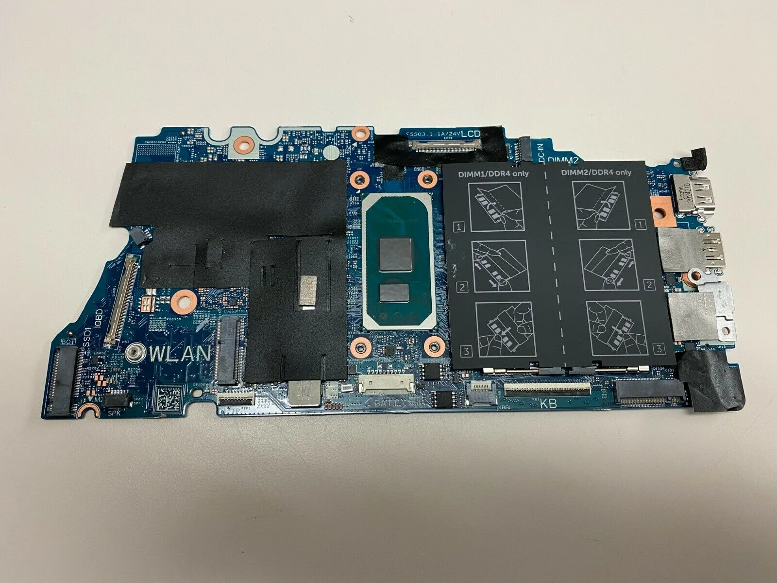 Main Dell Vostro 5502