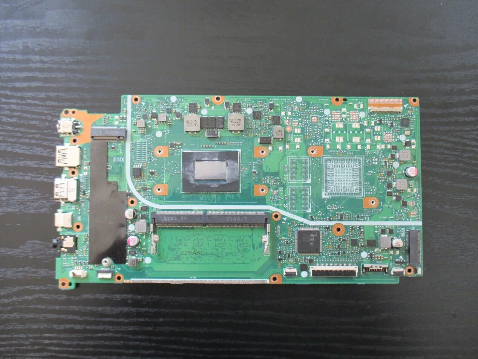 Main Asus Vivobook S712