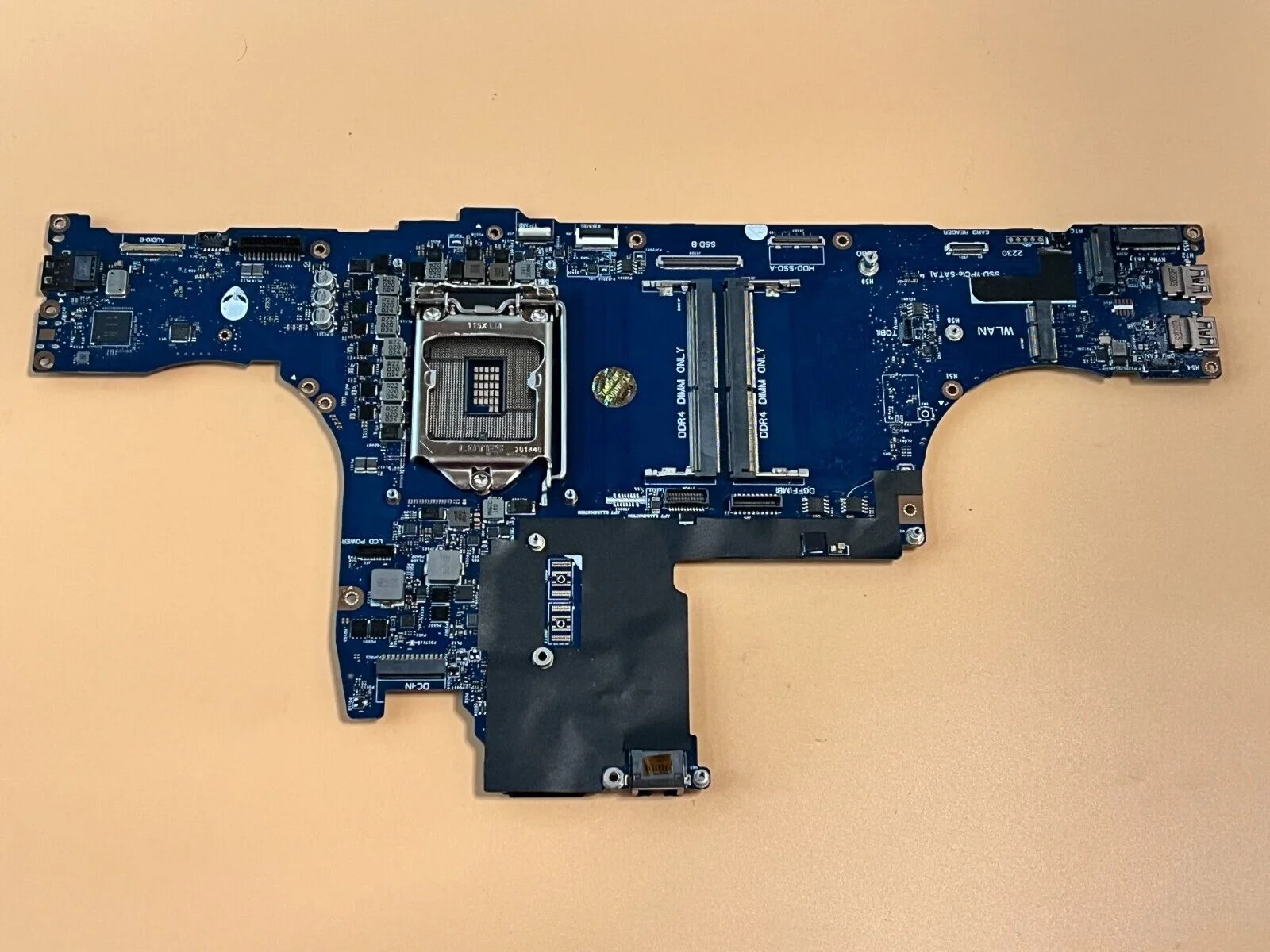 Main Dell Alienware Area 51M R2