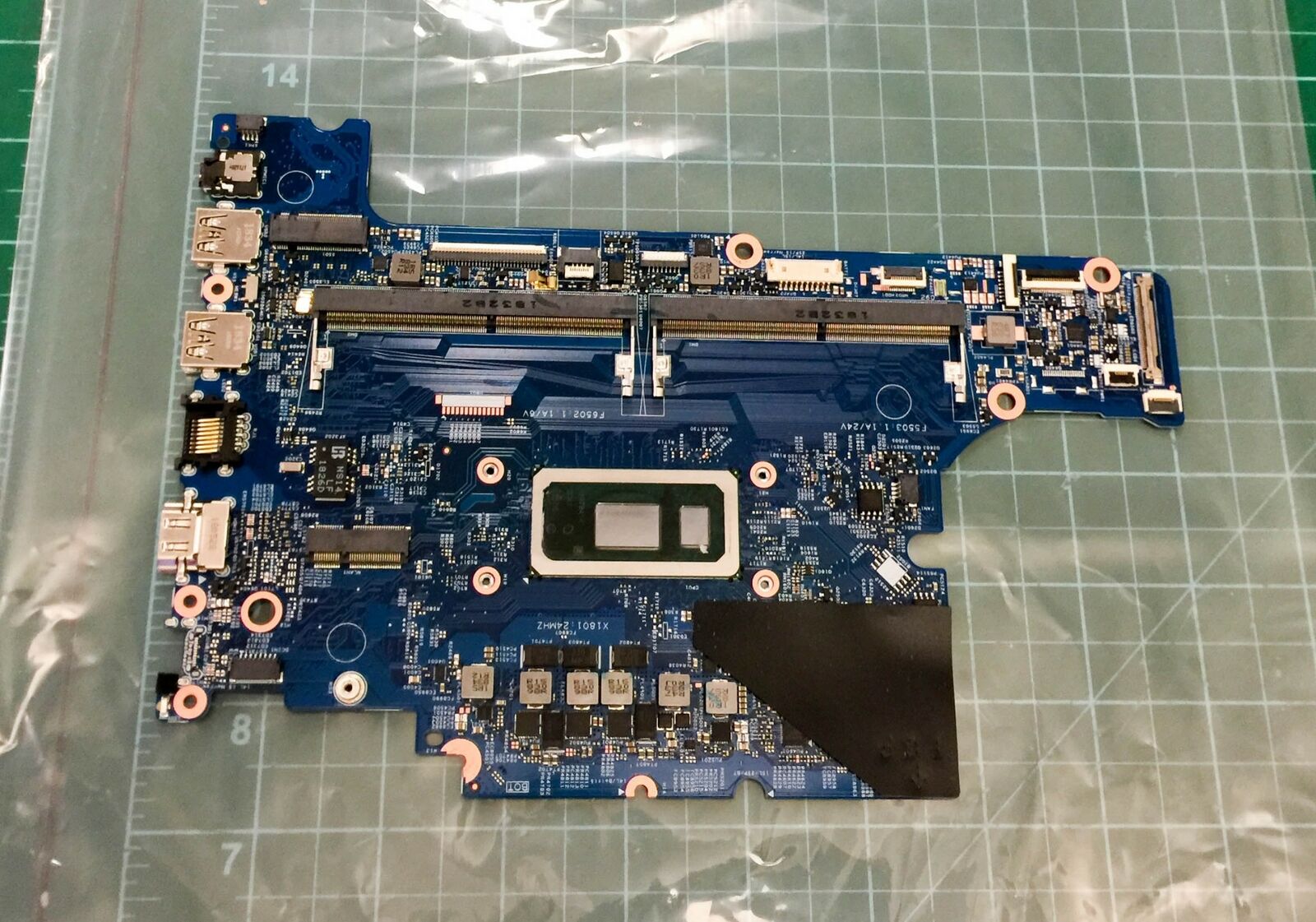 Main Dell Vostro 3430