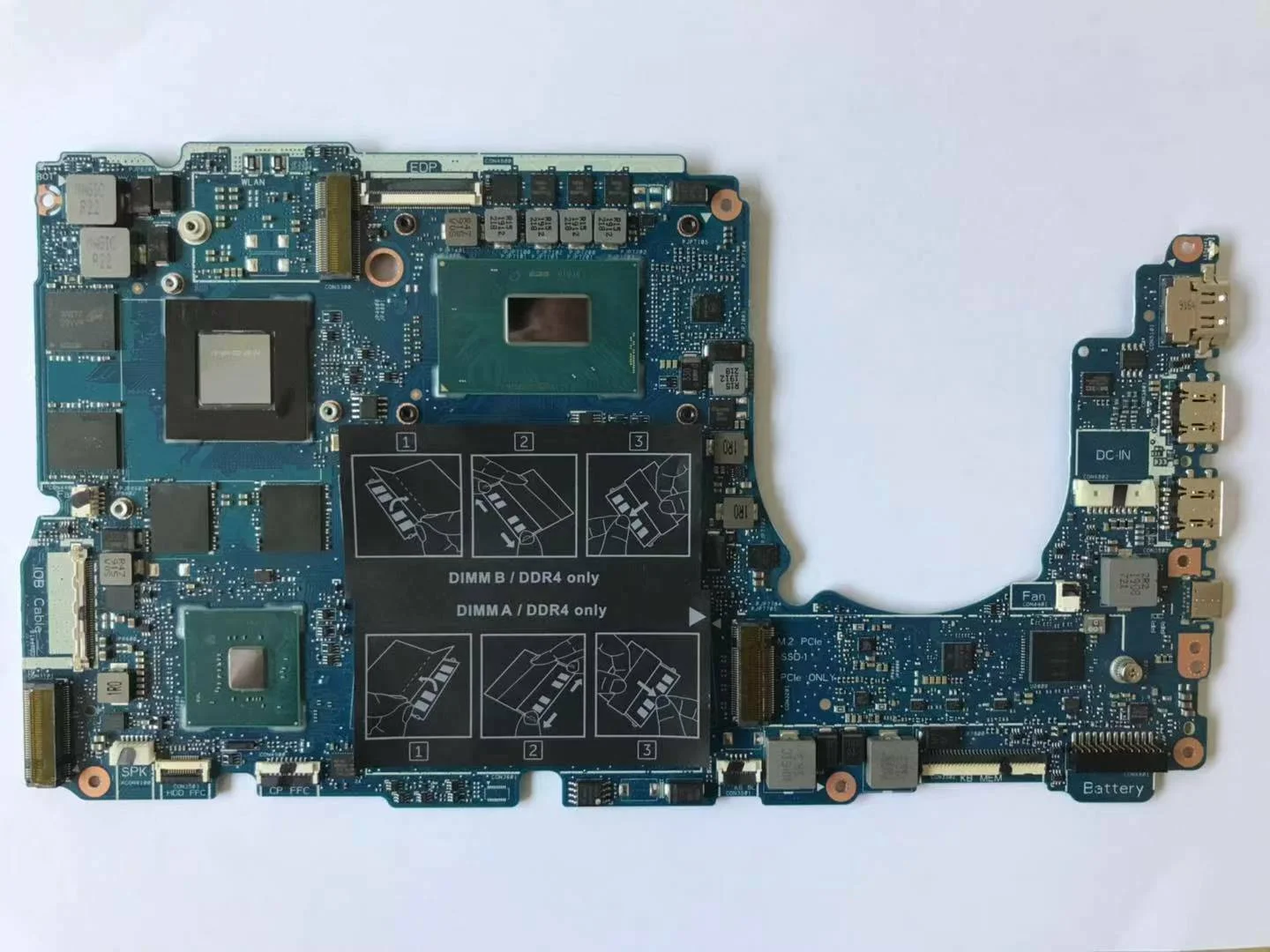 Main Dell Inspiron 15 7590 7591