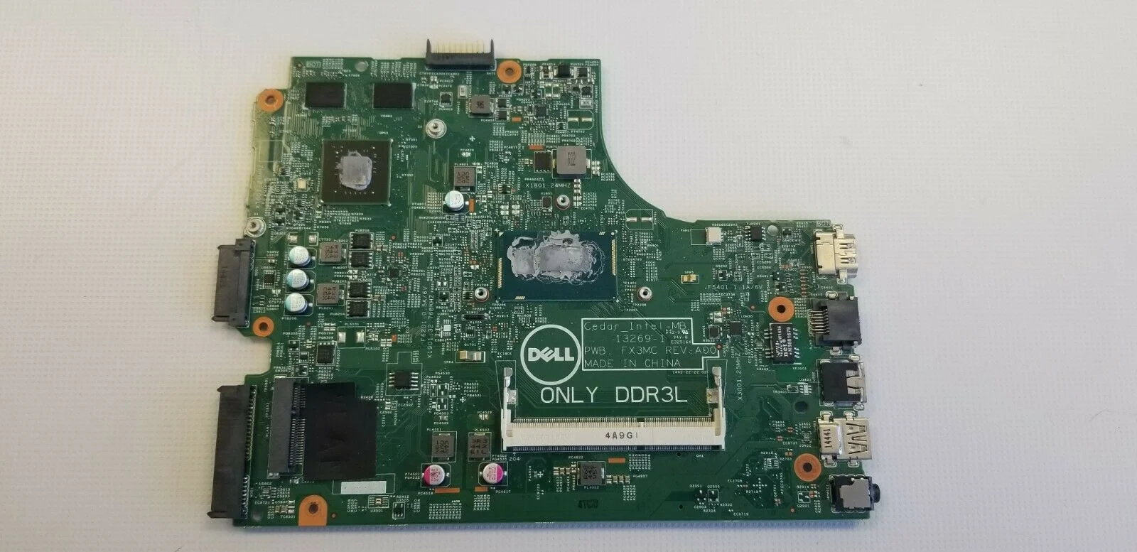 Main Dell Vostro 3449