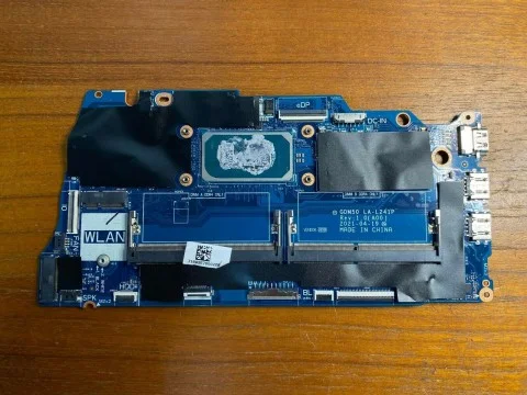 Main Dell Vostro 15 3520