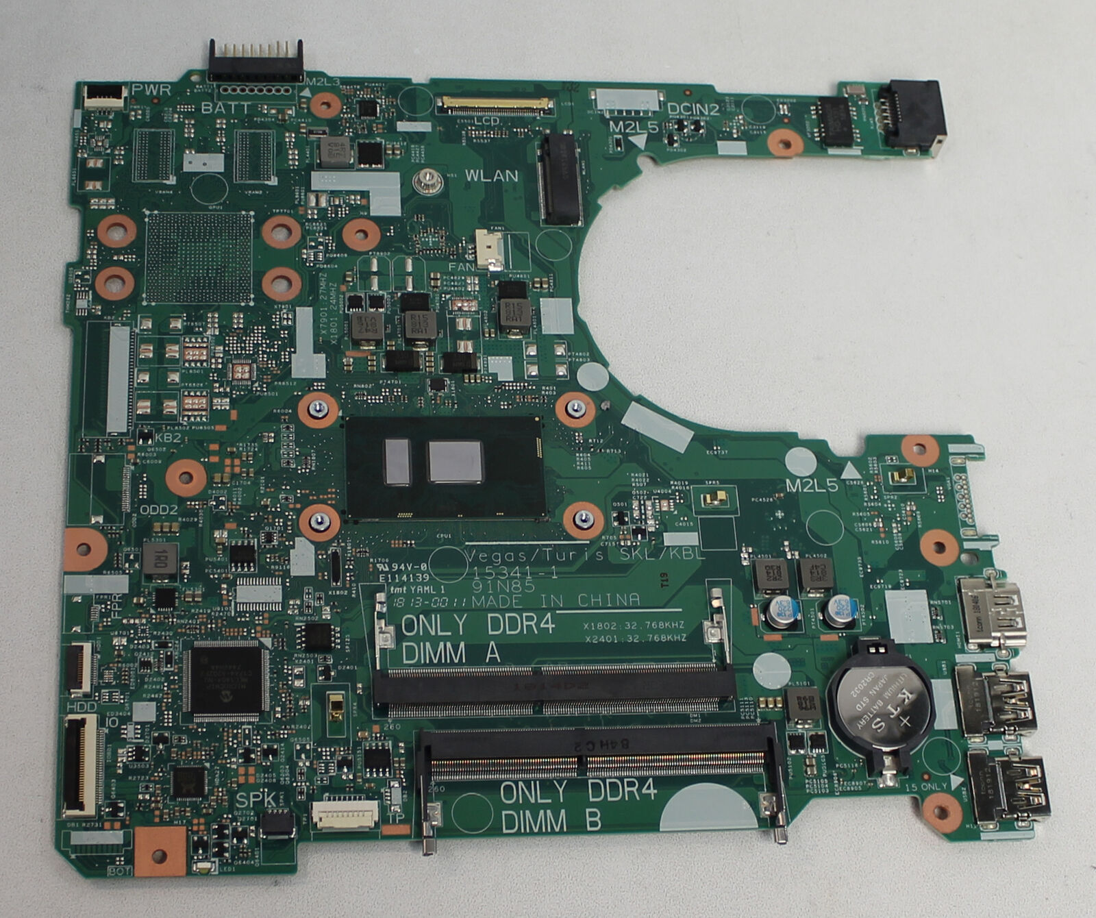 Main Dell Vostro 3562