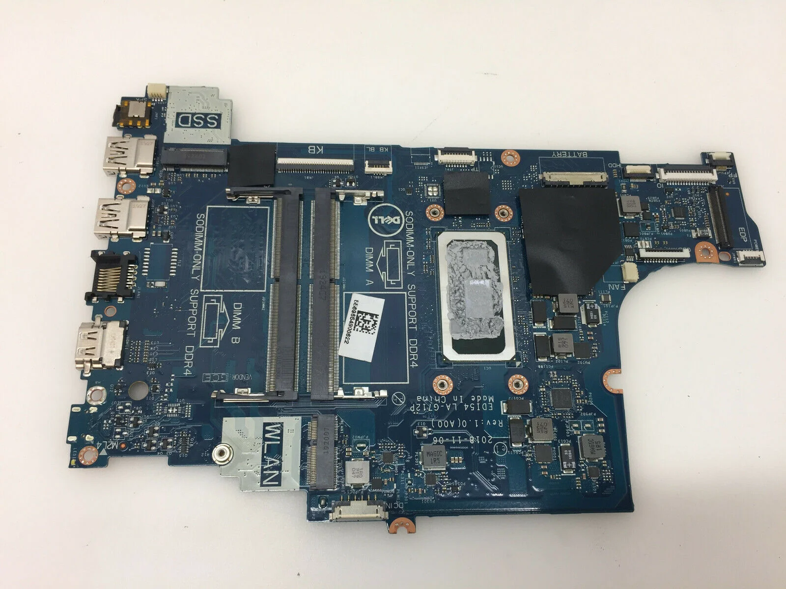Main Dell Vostro 3591