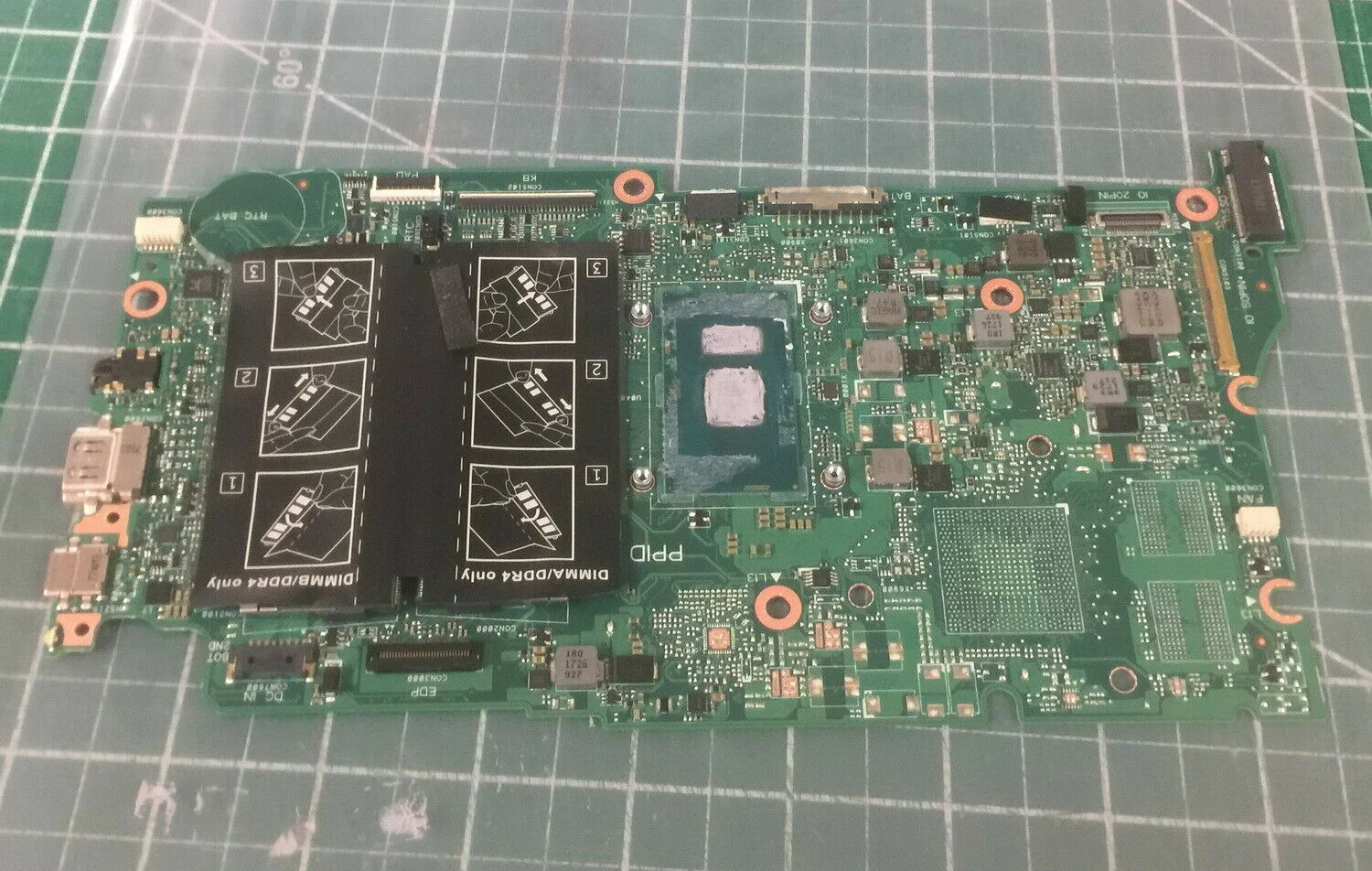 Main Dell Vostro 5471