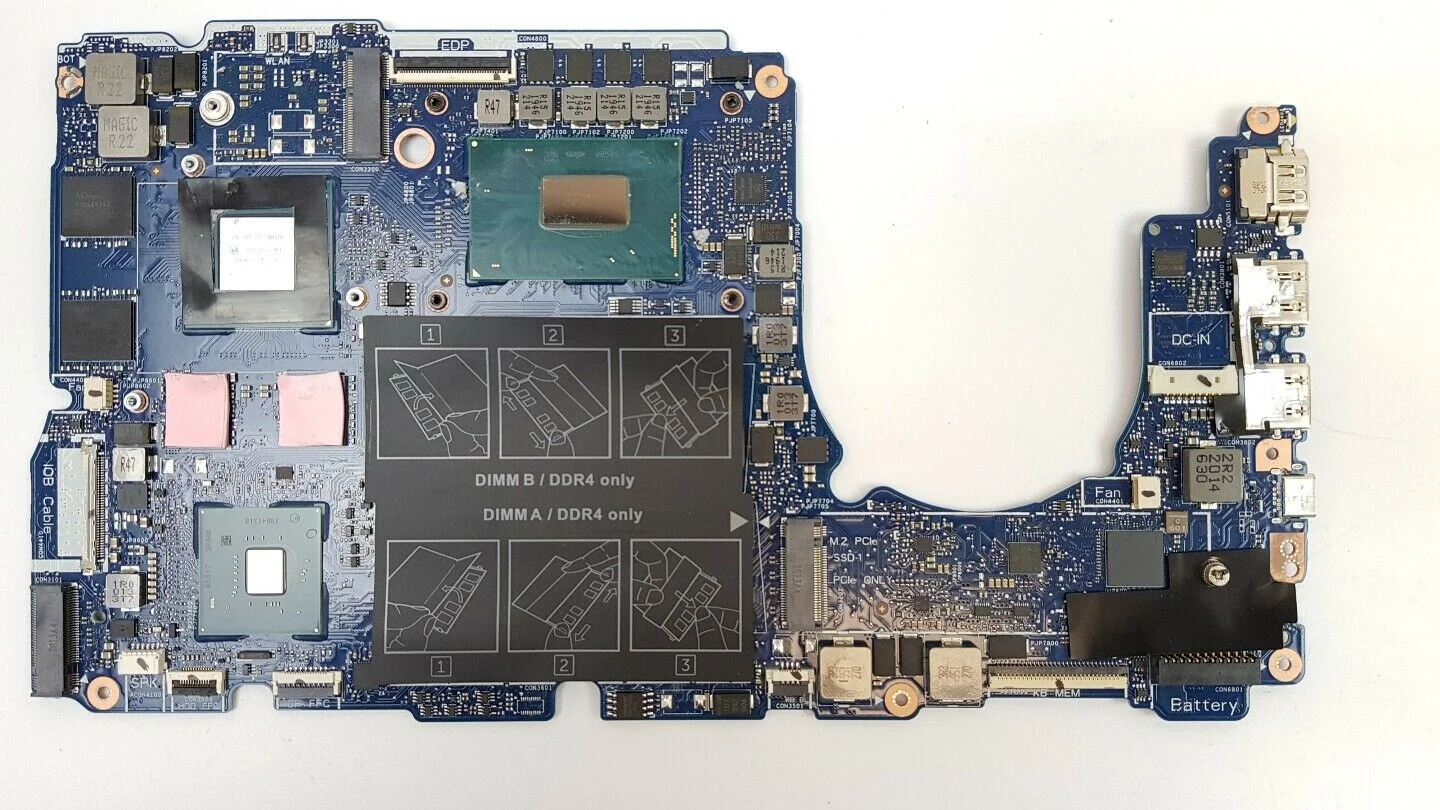 Main Dell Vostro 7590