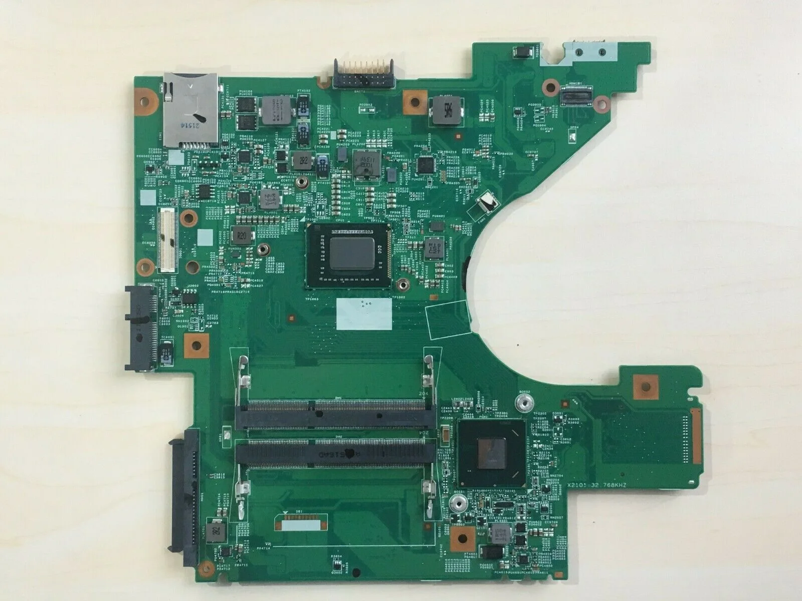 Main Dell Vostro V131