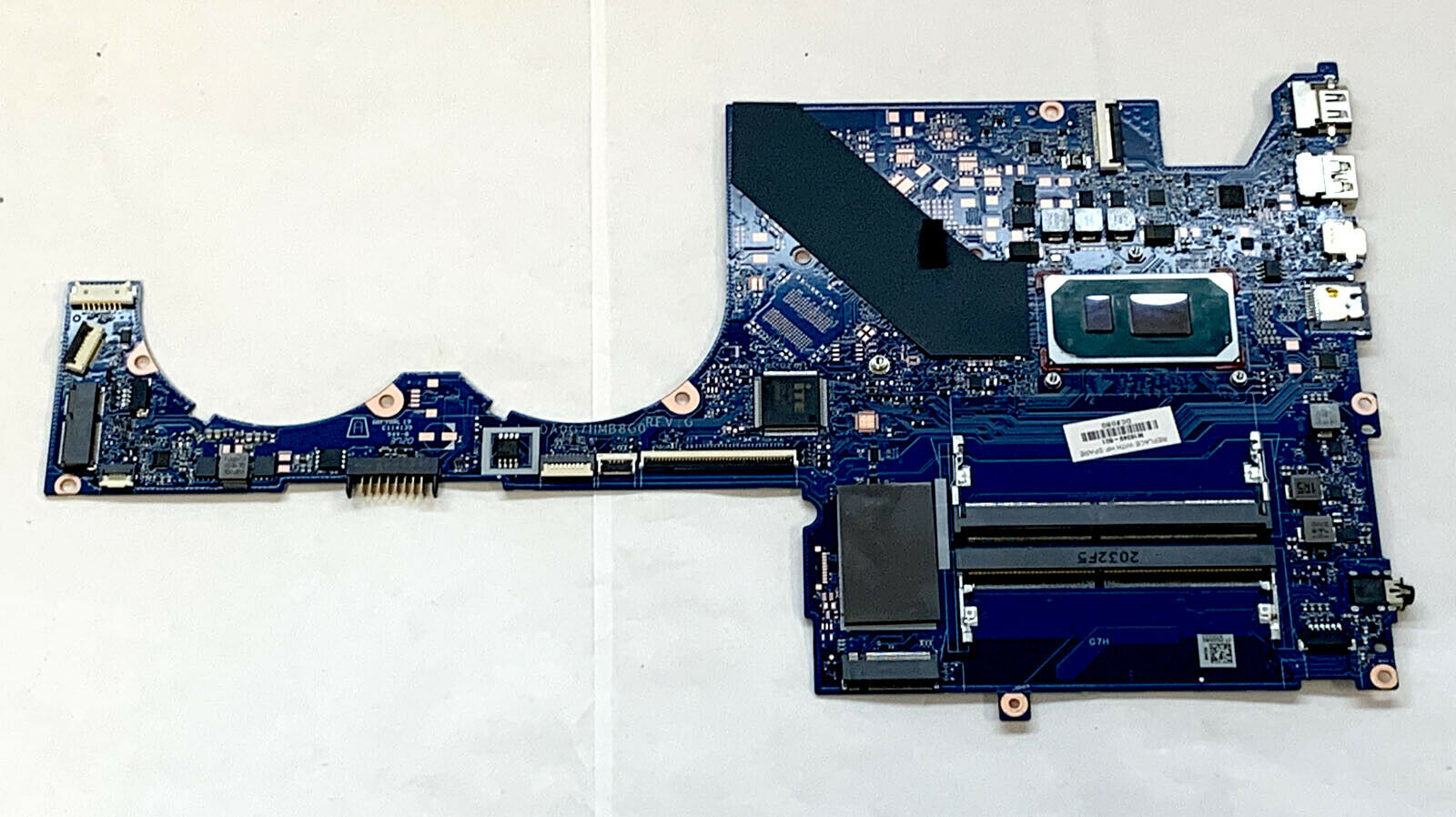 Main GIGABYTE AERO 16 XE5-73VN938AH