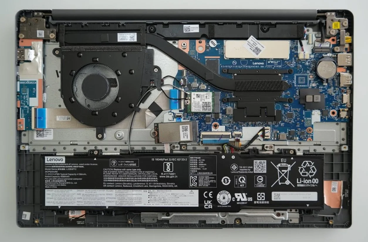 Main Lenovo Ideapad Slim 3 15IAH8