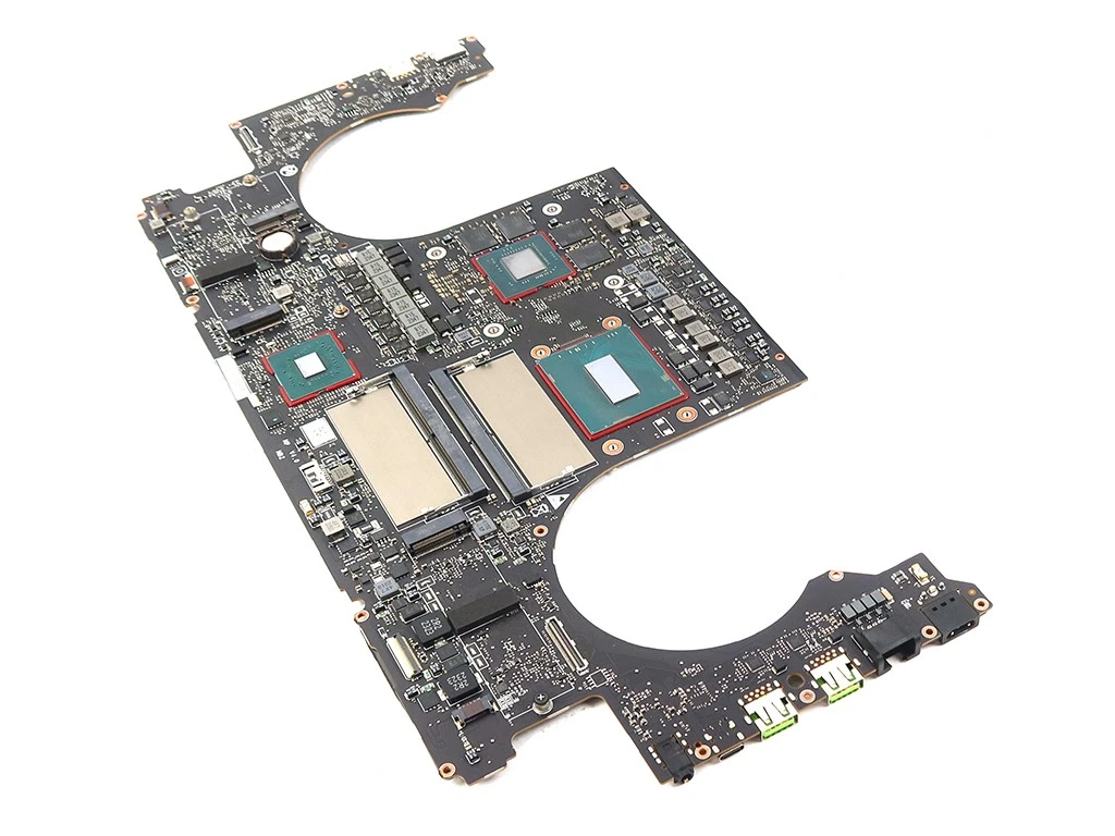 Main Razer Blade 18 RZ09-0509x