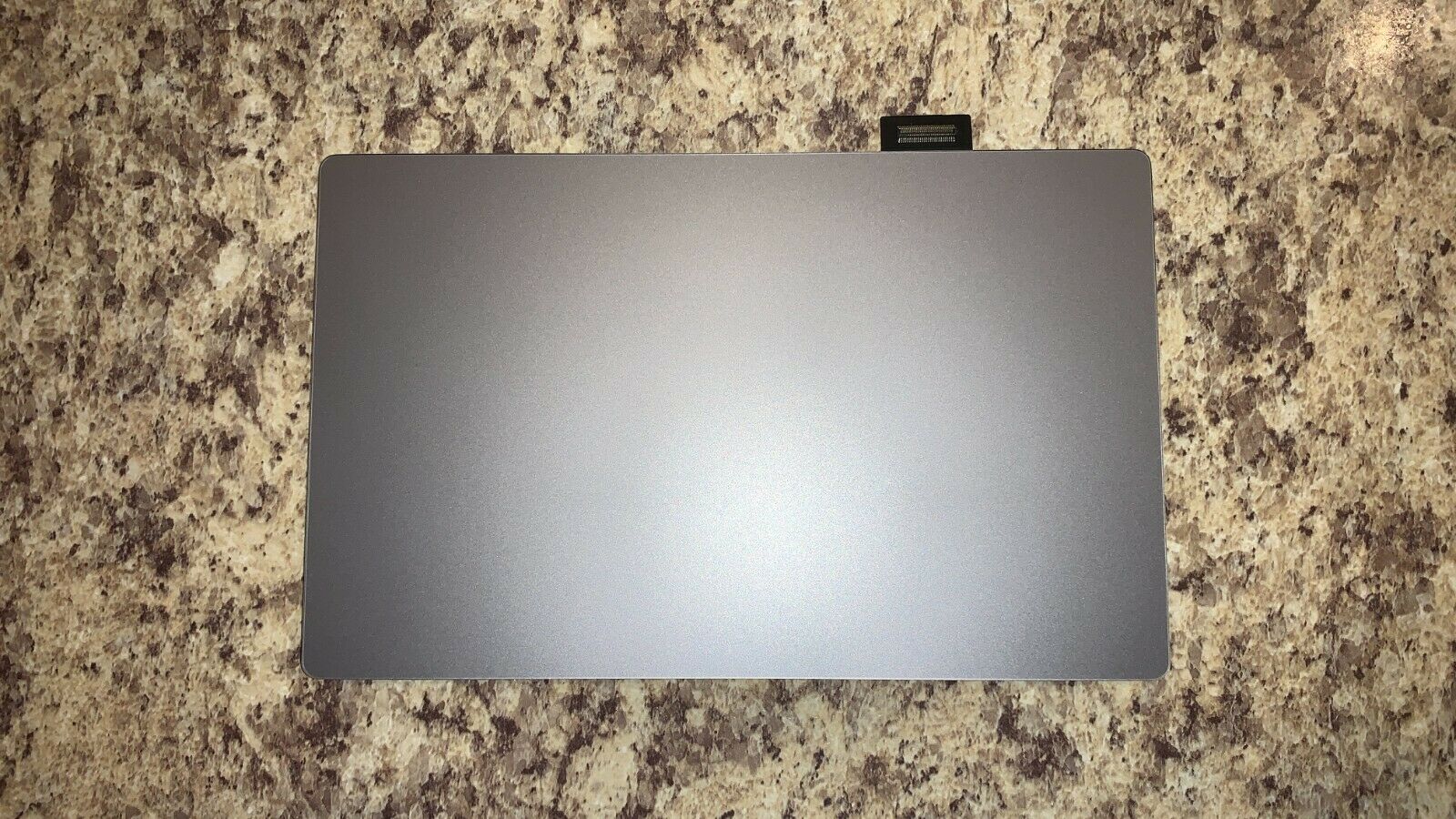 Thay chuột Trackpad Touchpad Apple Macbook Pro 15 A1990 EMC 3215