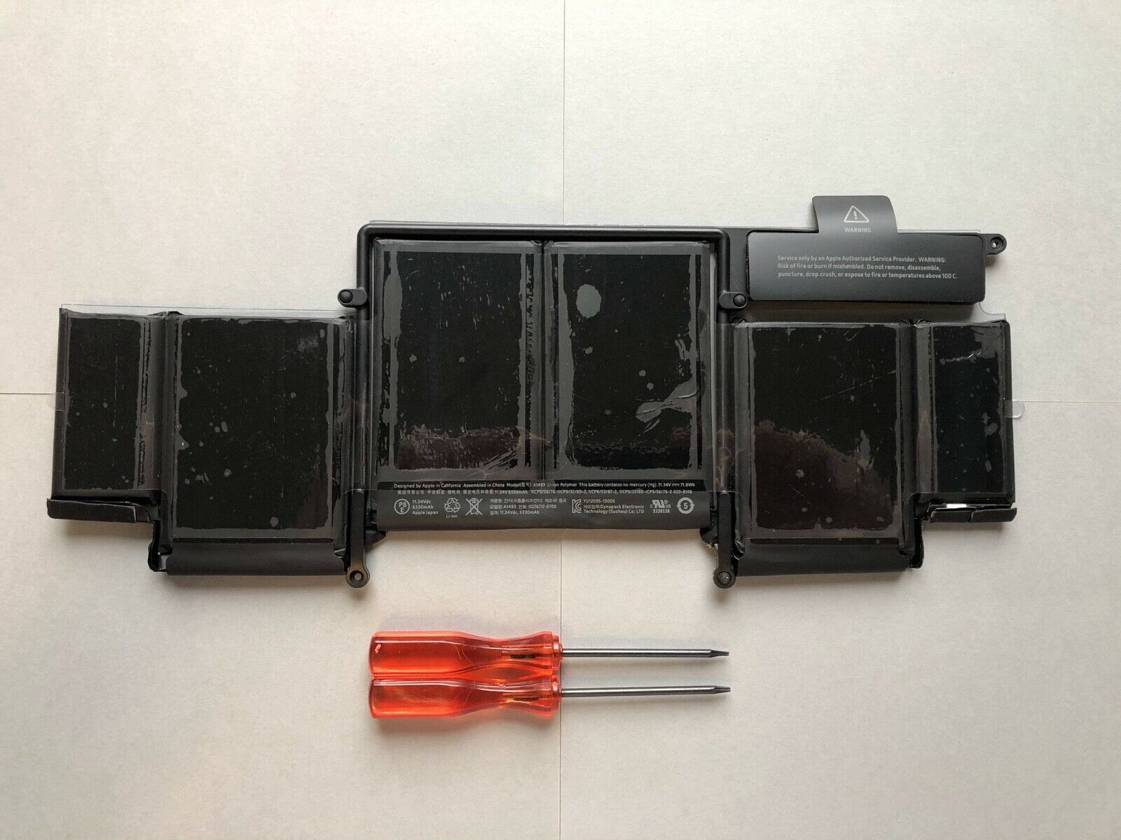 Thay pin Macbook Pro A1502 2013-2105