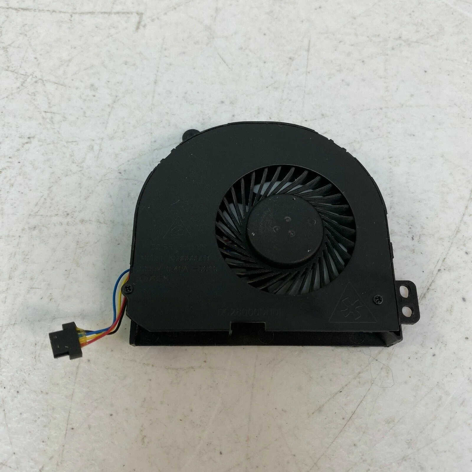 Thay Quạt tản nhiệt Dell Latitude E5470