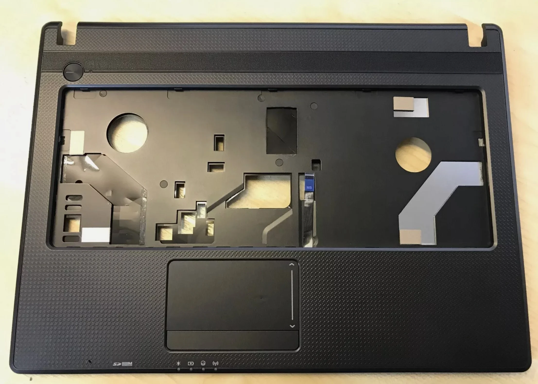 Thay vỏ Laptop Acer Emachines d732