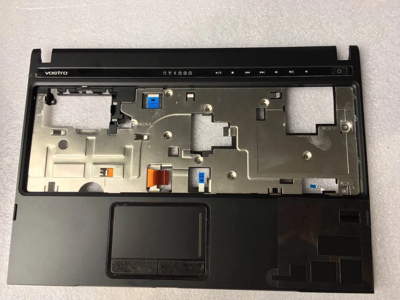 Thay vỏ Laptop Dell Vostro 3400