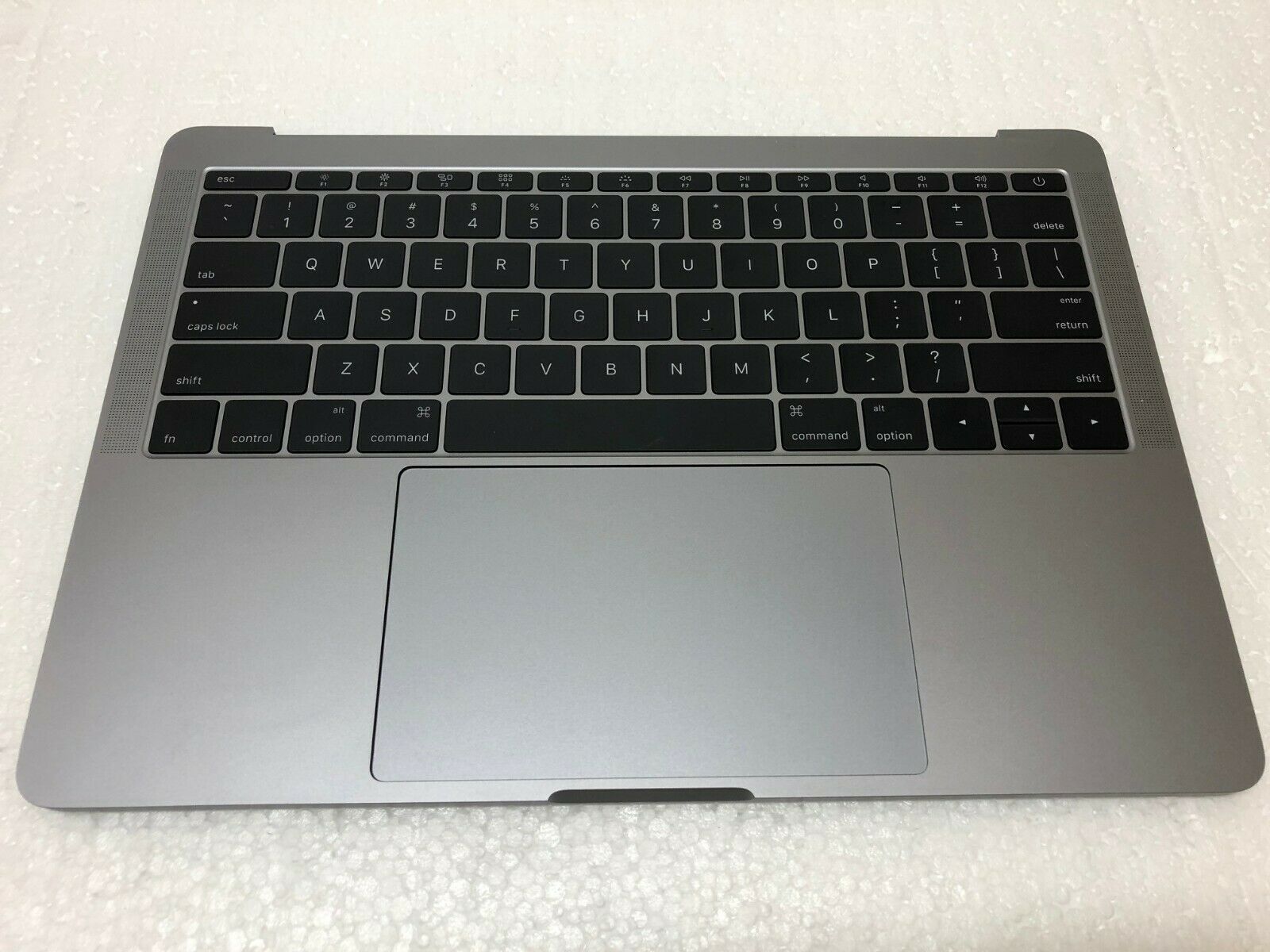 Thay vỏ Macbook Pro 13″ A1708 EMC 3164 EMC 2978
